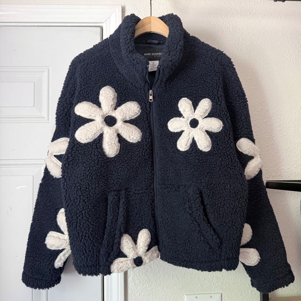 MARK EDWARDS STUDIO navy white daisy floral shearling boxy zip up cropped jacket